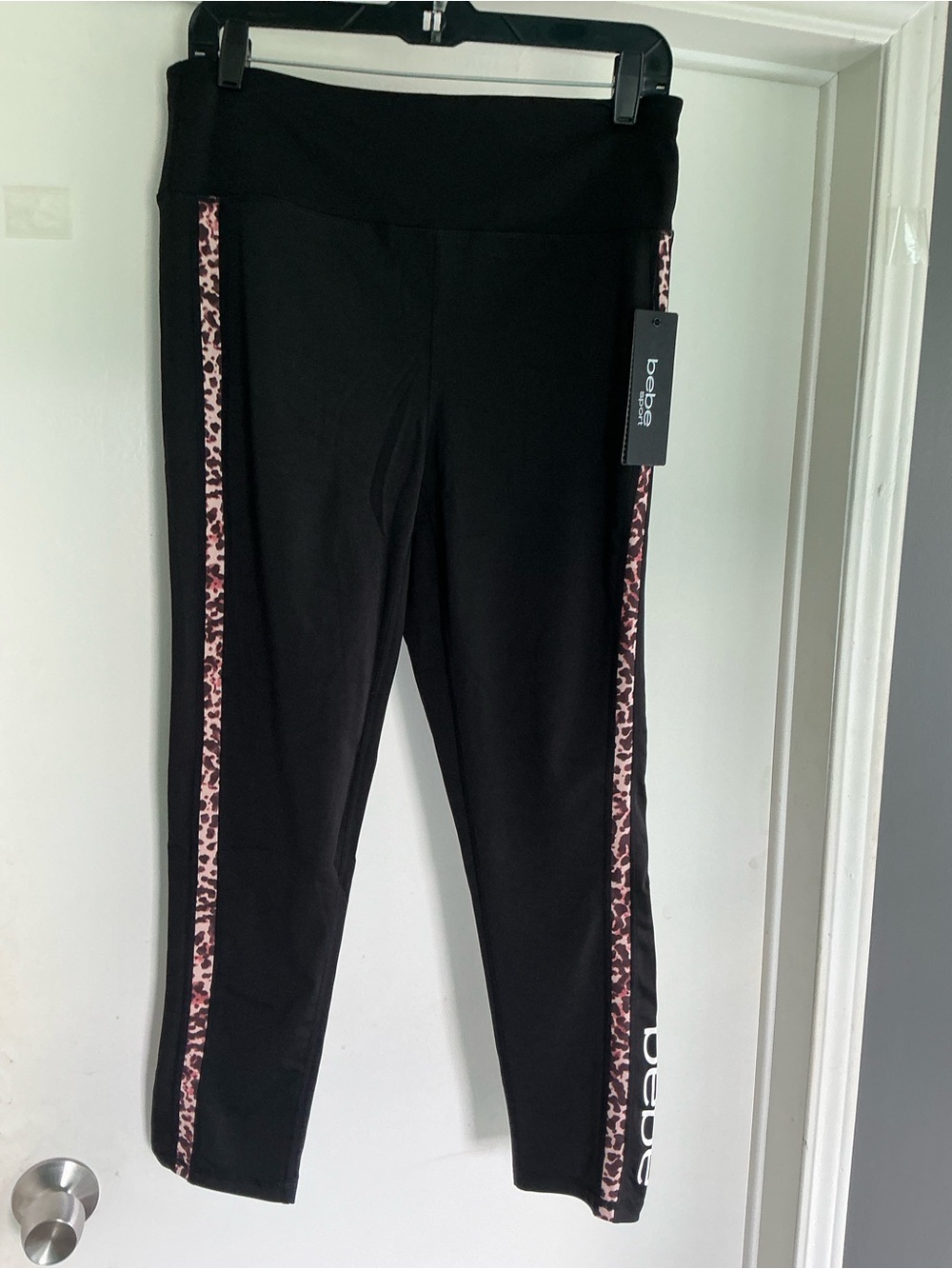 NWT BEBE WOMENS plus size 1X Black Leggings with Leopard-Print Side Stripe